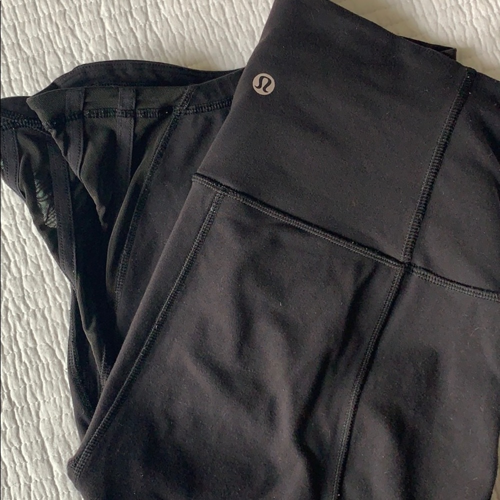 Lululemon Capri tights, calf mesh detail. Size 6.